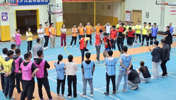 為進(jìn)一步豐富廣大職工文體生活，展現(xiàn)職工拼搏奮進(jìn)、昂揚(yáng)向上的精神風(fēng)貌，在國慶、中秋雙節(jié)來臨之際，交科公司一公司、三公司、路政公司黨支部紛紛組織開展職工趣味運(yùn)動會。交科公司一公司在和政縣舉辦“與國同慶筑夢