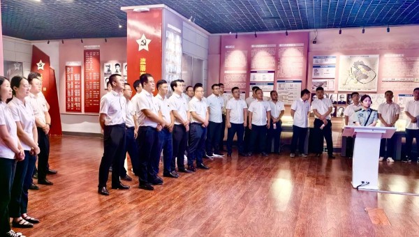 在中國(guó)共產(chǎn)黨建黨103周年之際，為了重溫黨的光輝歷史，讓大家繼承和發(fā)揚(yáng)黨的光榮傳統(tǒng)和優(yōu)良作風(fēng)，把廣大黨員的思想和工作實(shí)效落實(shí)到公司高質(zhì)量發(fā)展奮進(jìn)目標(biāo)上來(lái)。近日，交科公司黨委二公司黨支部、四公司黨支部、