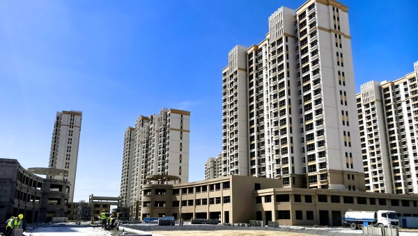 為推動(dòng)黨建工作深度融入中心任務(wù)，充分激發(fā)全員干事創(chuàng)業(yè)活力，全力推進(jìn)項(xiàng)目復(fù)工復(fù)產(chǎn)，近日，蘭州新區(qū)職投公司黨支部、甘肅建投新區(qū)公司第一黨支部、西部市政建設(shè)集團(tuán)三公司黨支部聯(lián)合開展了“黨建引領(lǐng)強(qiáng)引擎百日攻堅(jiān)